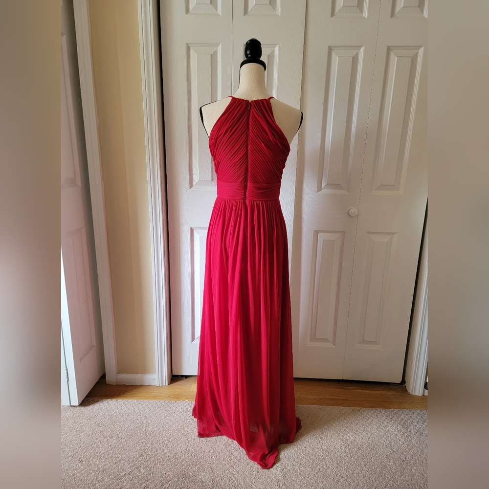 Red Gown - Picture 4 of 7